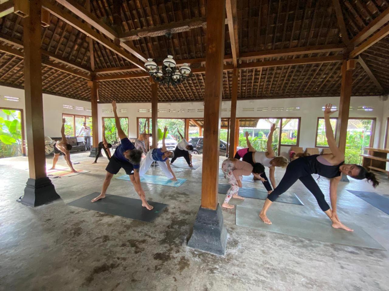Ohmmstay - Rumah Pendopo Tanjungtirto Exteriör bild