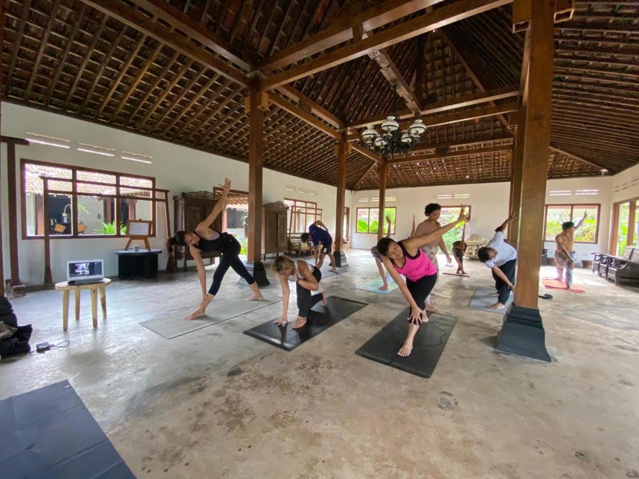 Ohmmstay - Rumah Pendopo Tanjungtirto Exteriör bild