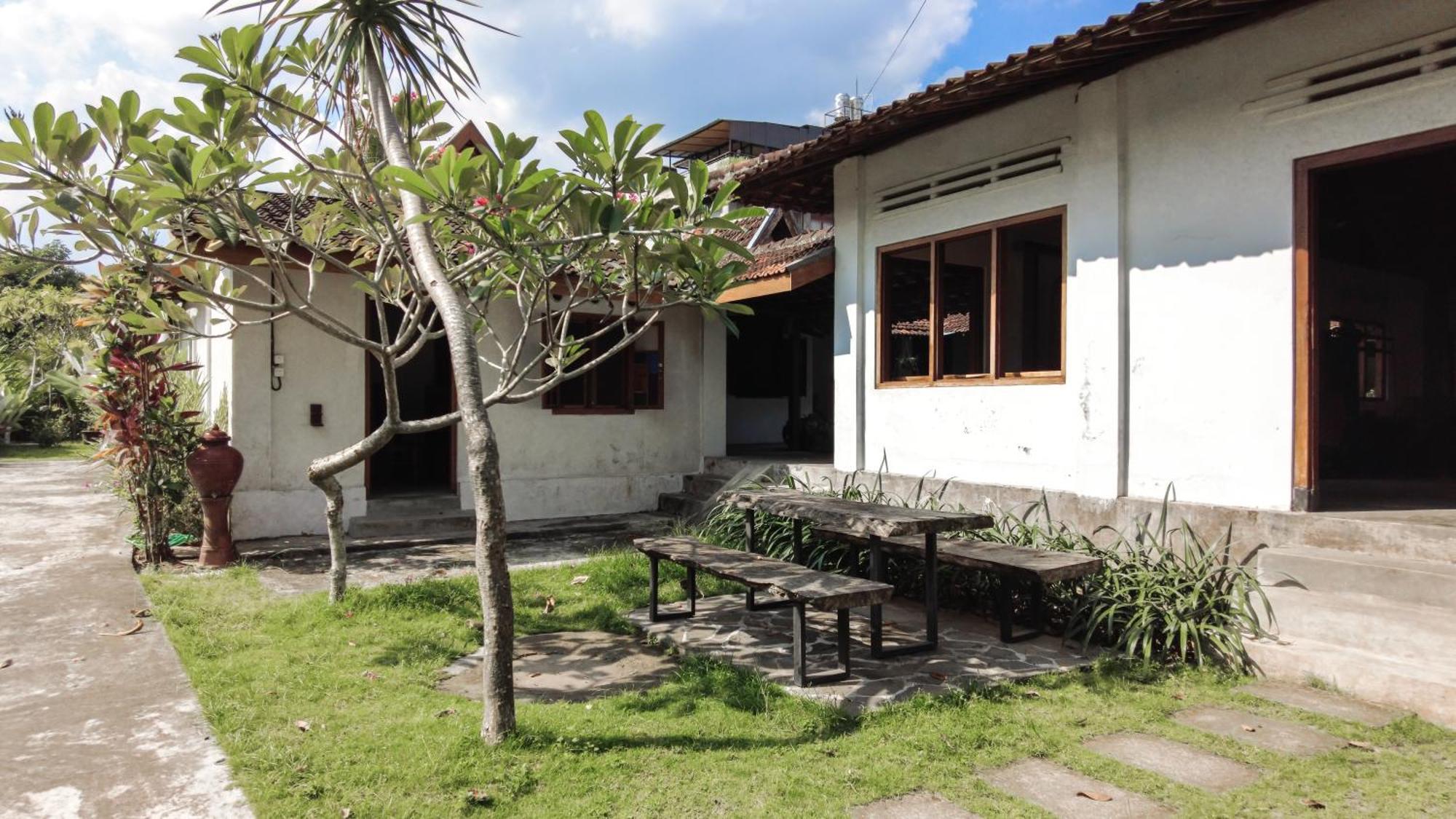 Ohmmstay - Rumah Pendopo Tanjungtirto Exteriör bild